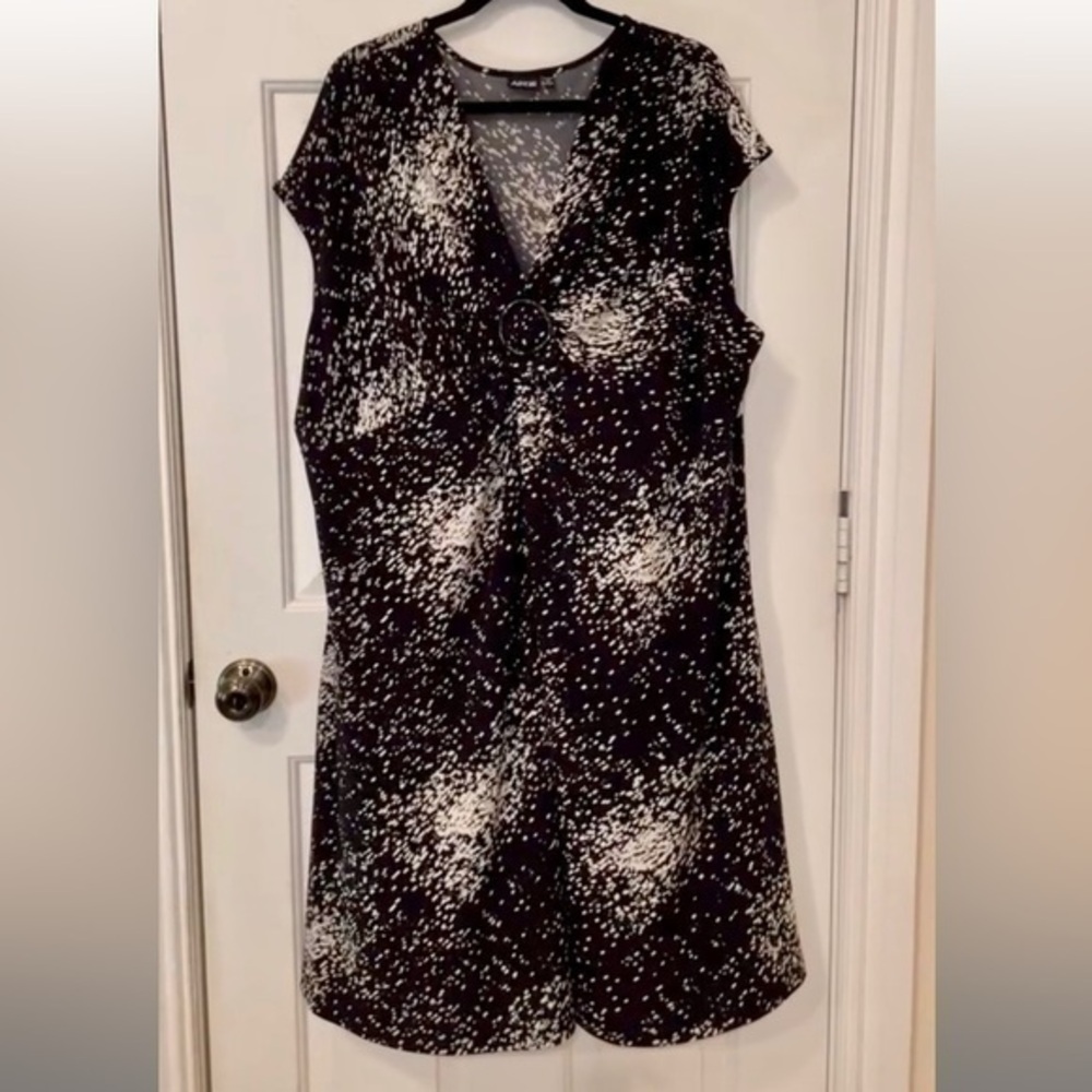 EUC Apt. 9 (3X) Plus Size w/ Black & Beige, flowy & stretchy fabric, Plus Size